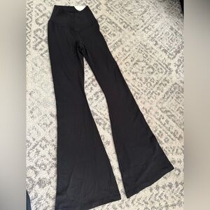 Offline by Aerie Womens Black High-Rise XS Short Flared Leggings